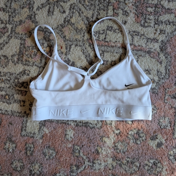 2/$20 Nike Women's White Sports Bra XS - Picture 2 of 3